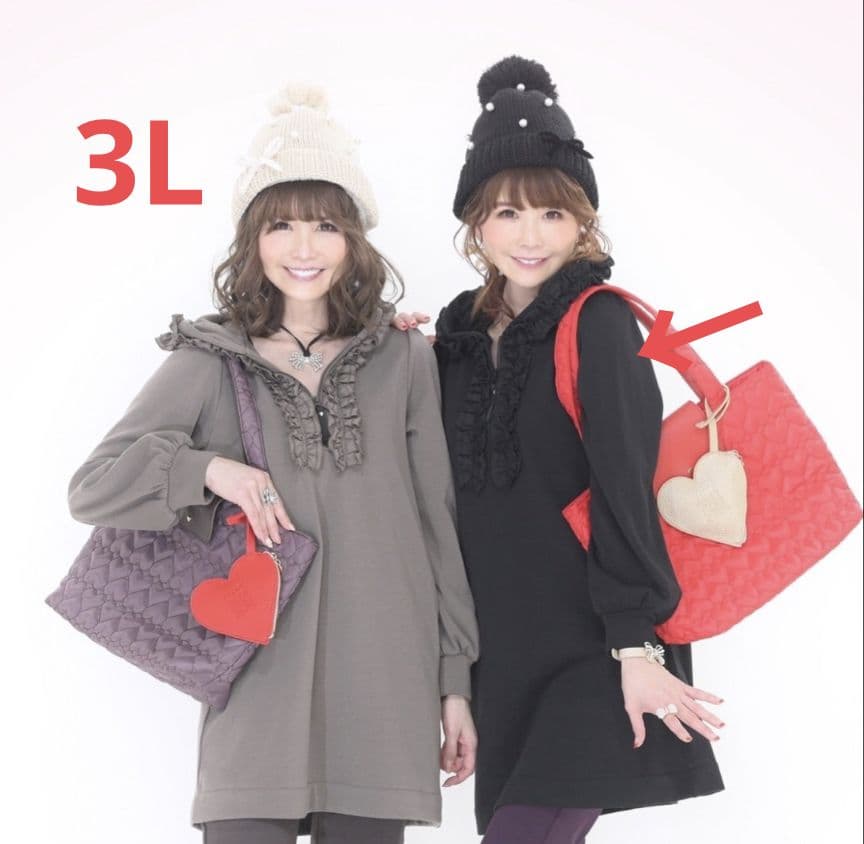 【専用】アンドラブ　＆LOVEフェミニンフォルムなブーケふりるフーディチュニック