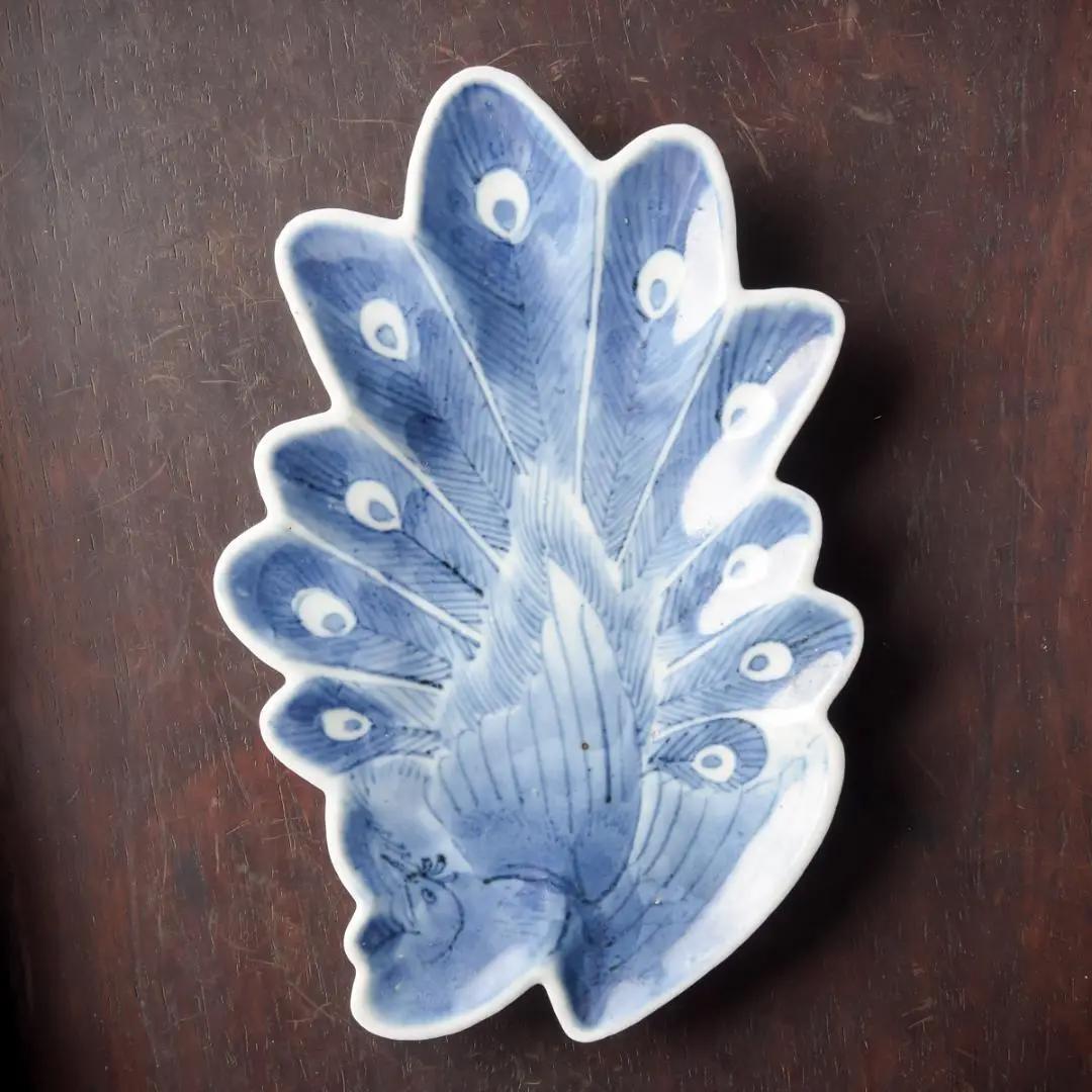 Yuish ◆138◆　鍋島焼絵皿　染付　孔雀図　小皿　藍鍋島　古伊万里