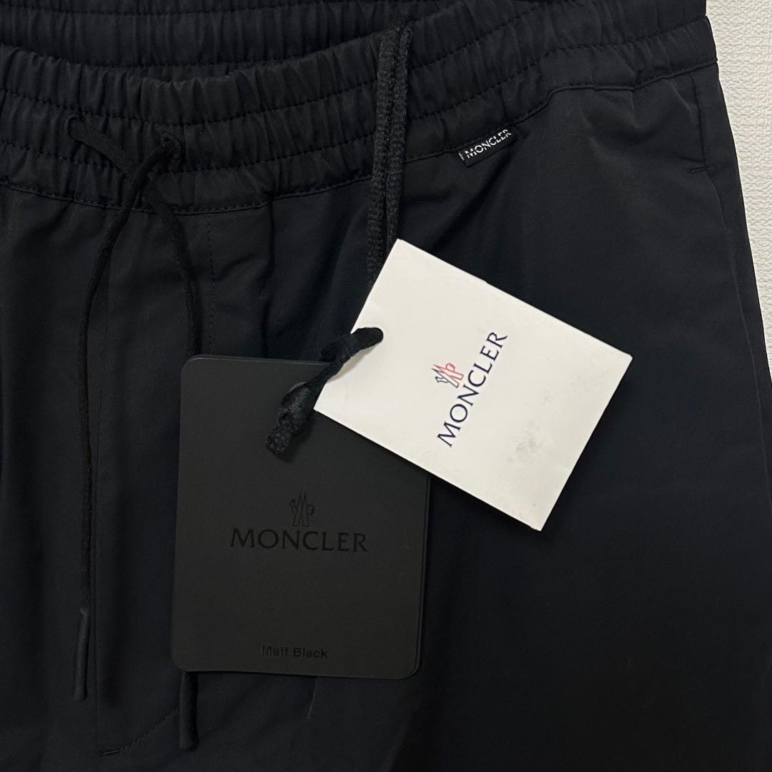 新品タグ付き MONCLER メンズ パンツ ブラック ロゴ