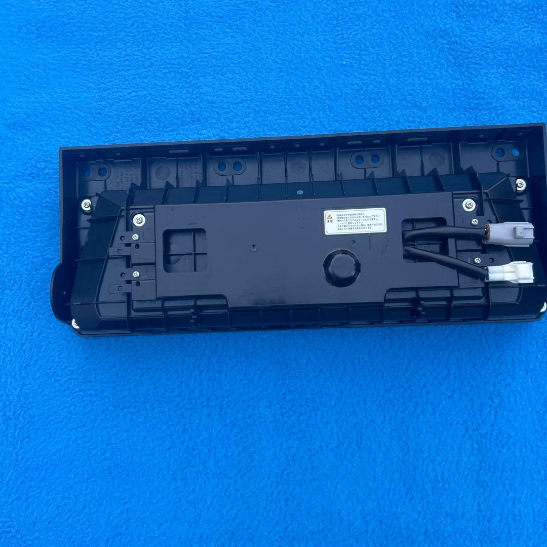 送料無料　小糸LEDテールランプ　ノーマルターン　右　新車外し　欠け有り