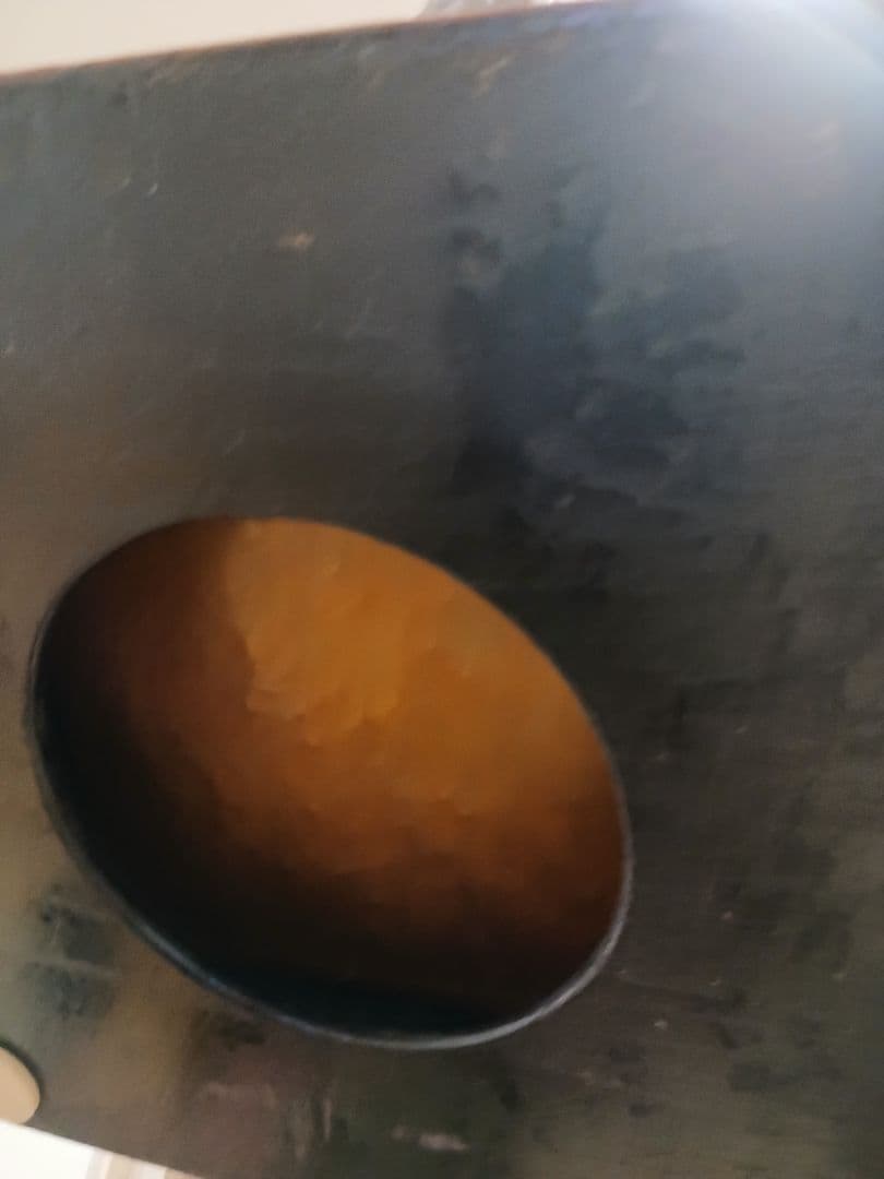 赤い木製火鉢と付属品