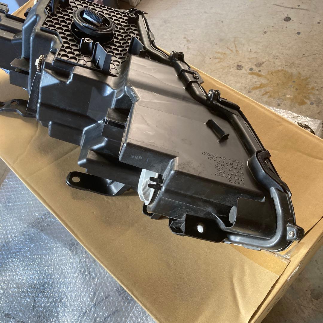 220 クラウン　RS 右ヘッドライト 81145 30K50