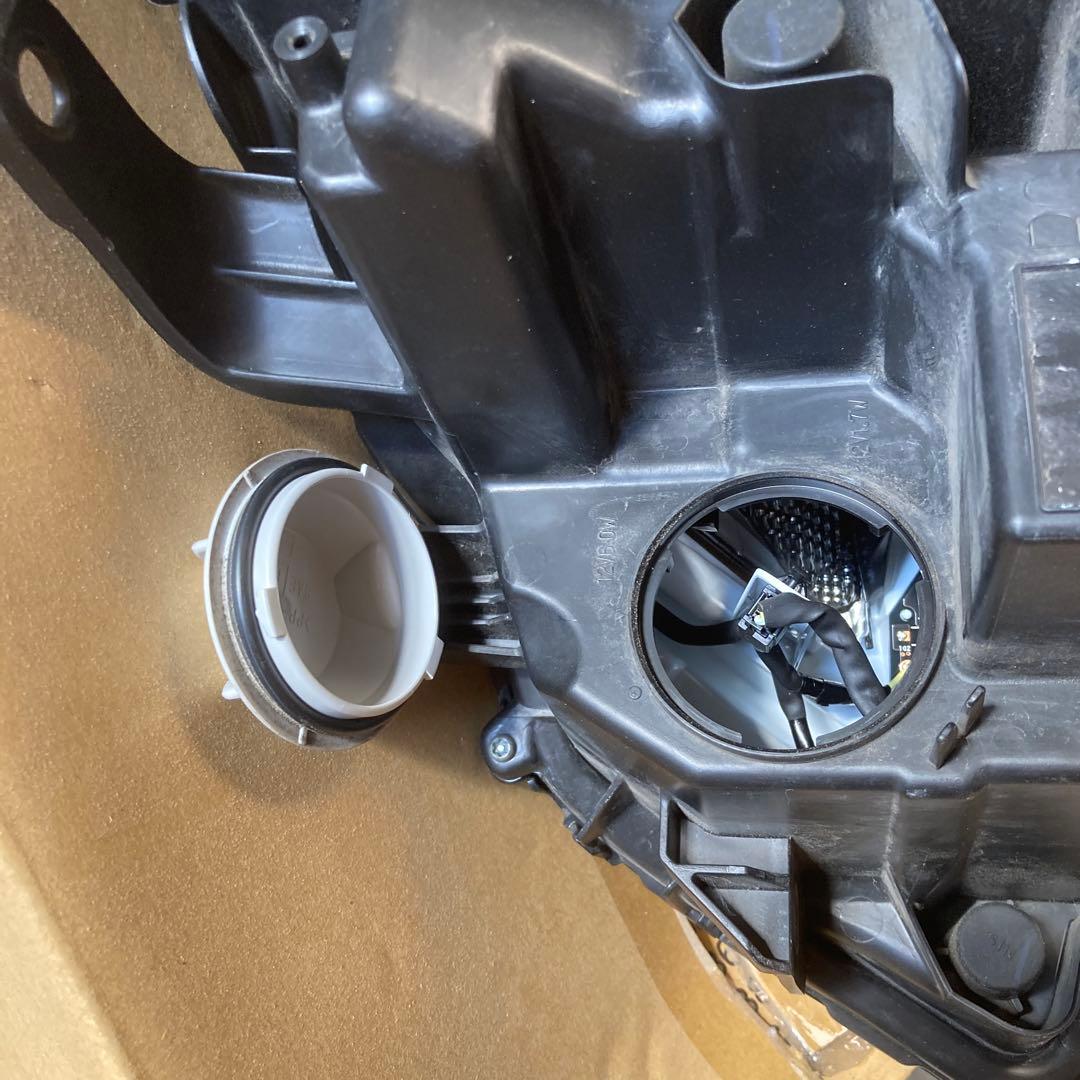 220 クラウン　RS 右ヘッドライト 81145 30K50