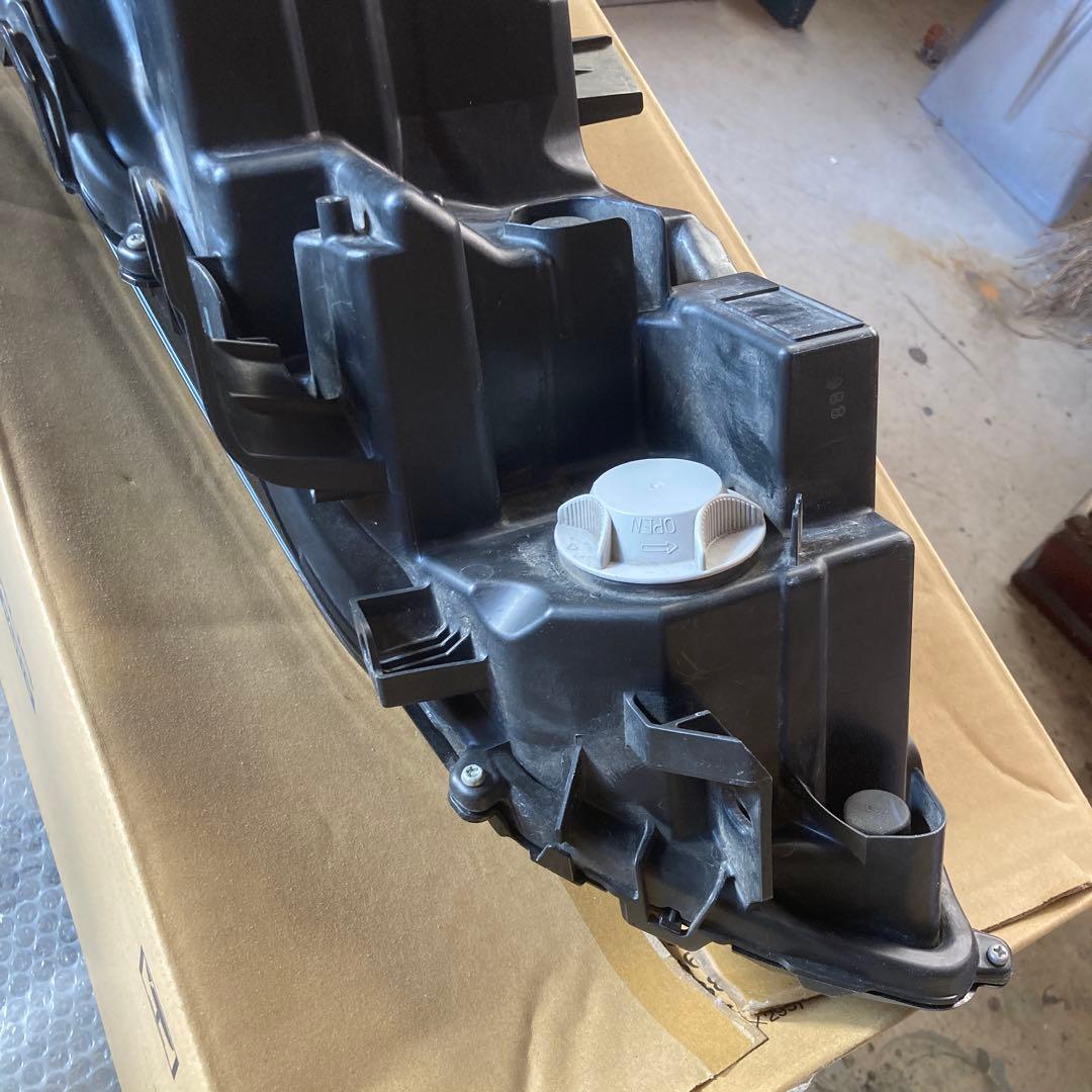 220 クラウン　RS 右ヘッドライト 81145 30K50