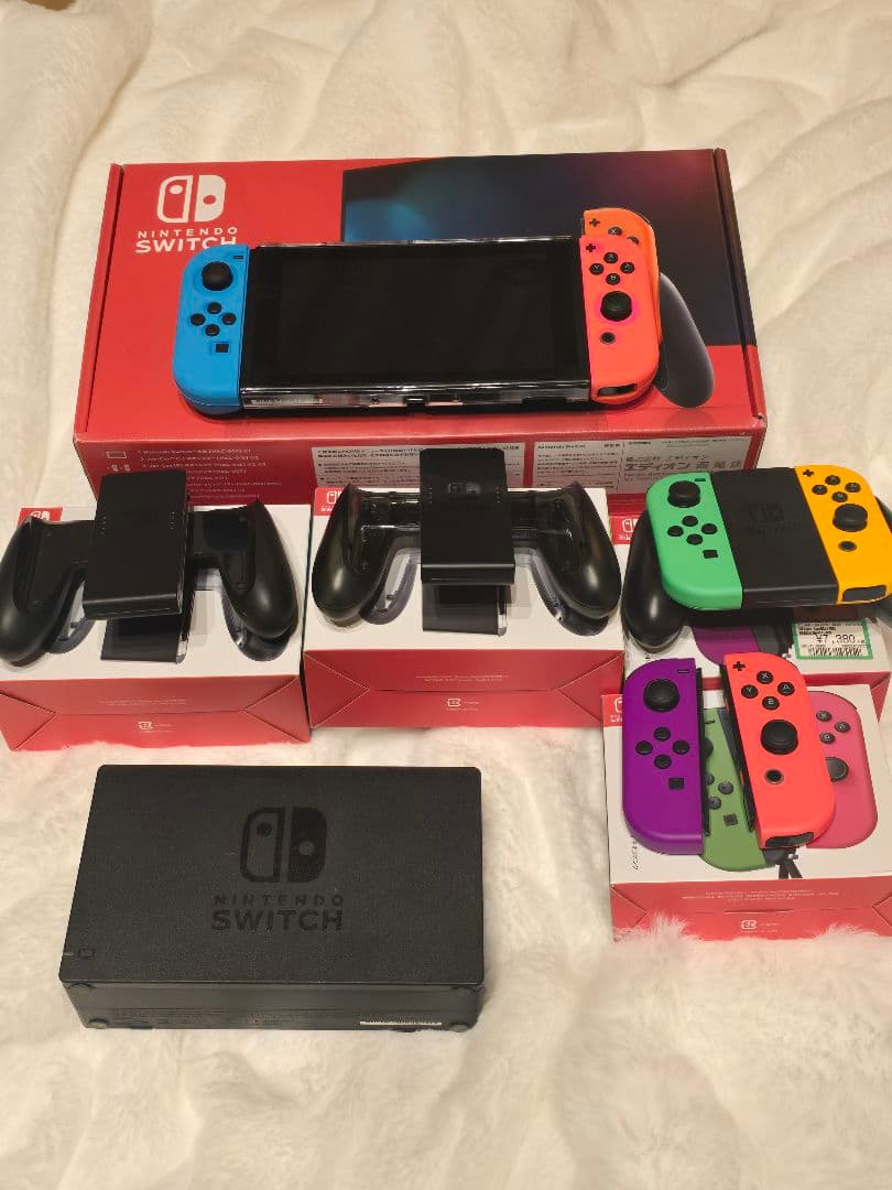 値下げ Nintendo Switch 本体 青/赤 ジョイコンなどセット
