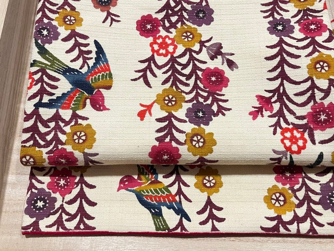 枝垂れ桜と鳥の紅型調型染め名古屋帯◇生成り色 未使用美品 染め帯 つばめ 紬地
