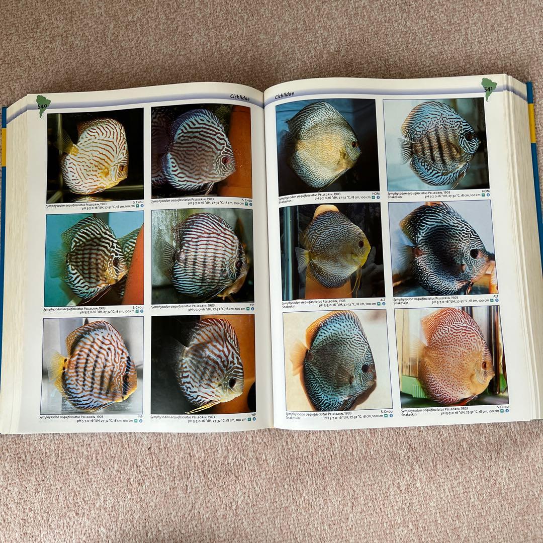 洋書　Freshwater Aquarium Fishes 淡水魚　大型本