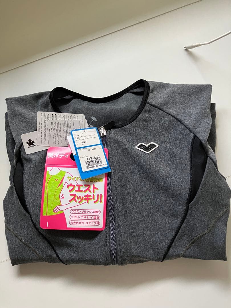 デサントとワコールコラボ　セパレート水着　新品未使用　値札付き　ウエストスッキリ