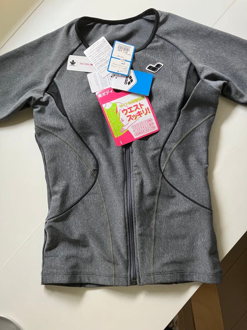 デサントとワコールコラボ　セパレート水着　新品未使用　値札付き　ウエストスッキリ