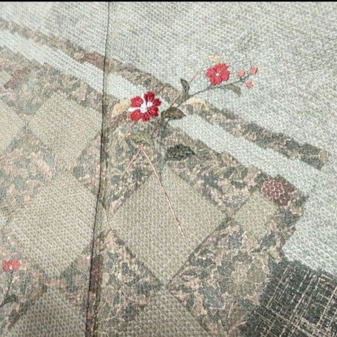 Color です。⭐❣️未使用手描き友禅総絞り柳鼠色地に辻が花描き訪問着