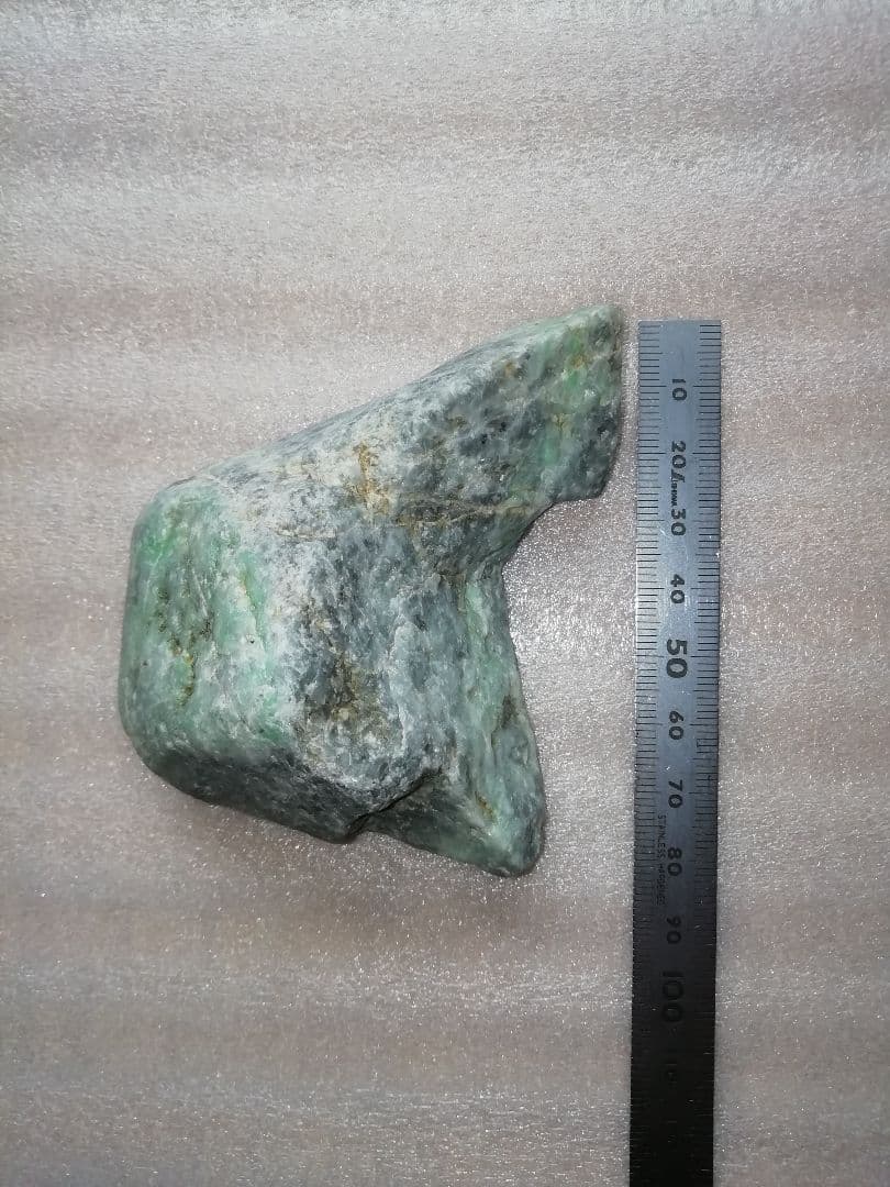 天然石　糸魚川　翡翠原石　213g