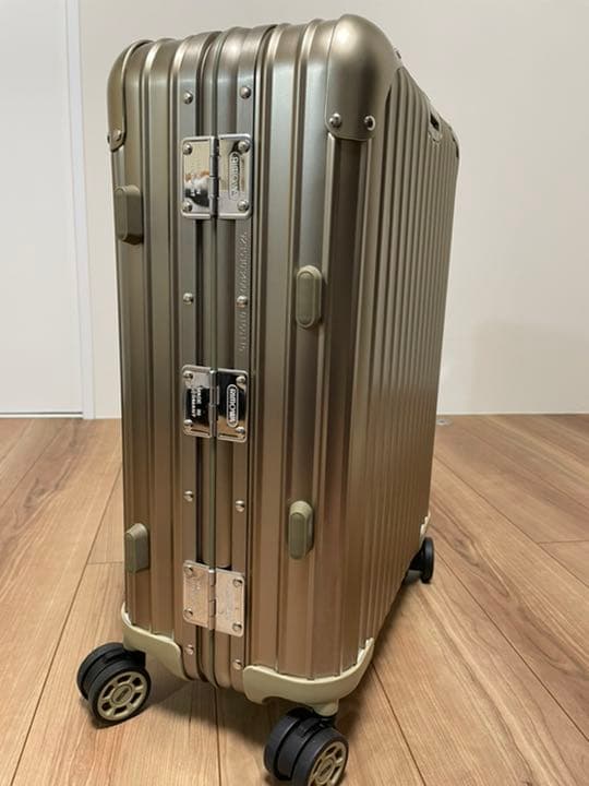 4輪キャリーバッグ