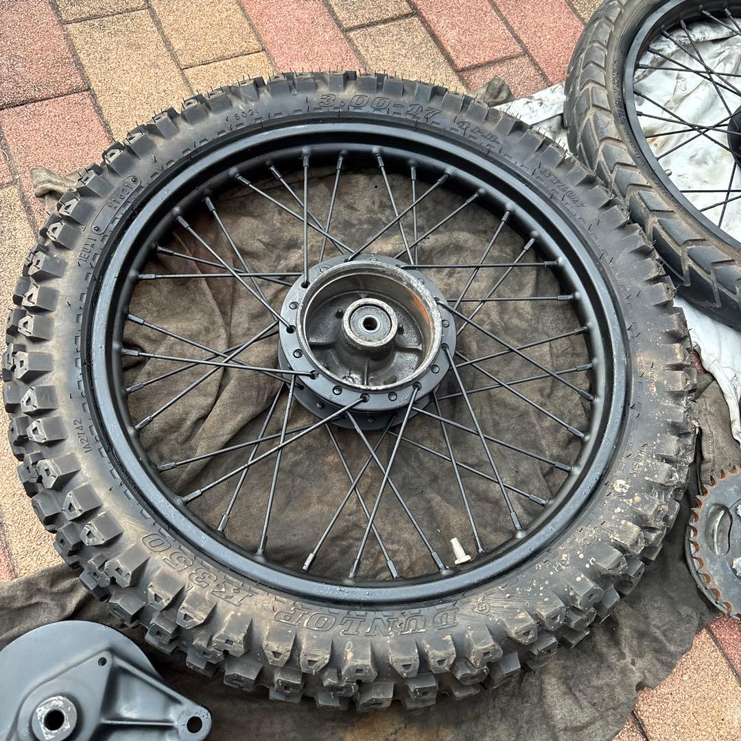 スーパーカブ　90 スタンダード　取り外し　前後タイヤ　ブロックタイヤ　バリ山