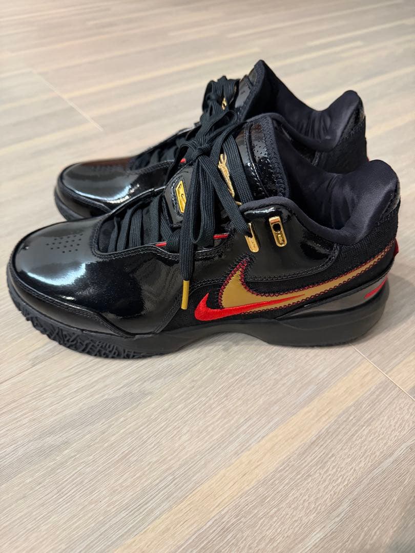 Nike バスケットボールシューズ ブラック/レッド/ゴールド