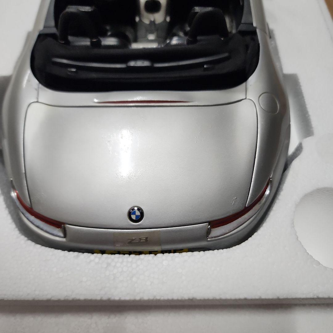 007  Z8 1/12スケール ミニカー