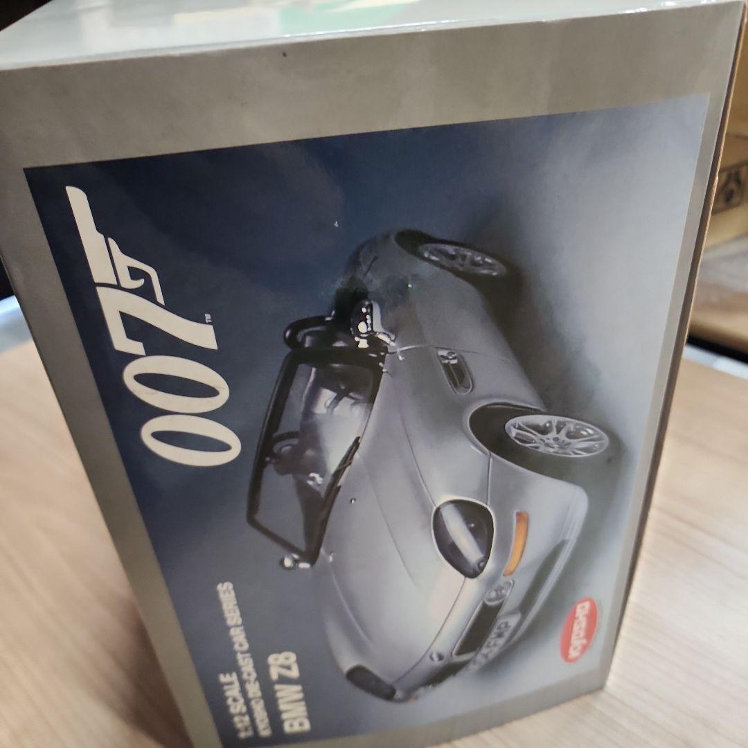 007  Z8 1/12スケール ミニカー