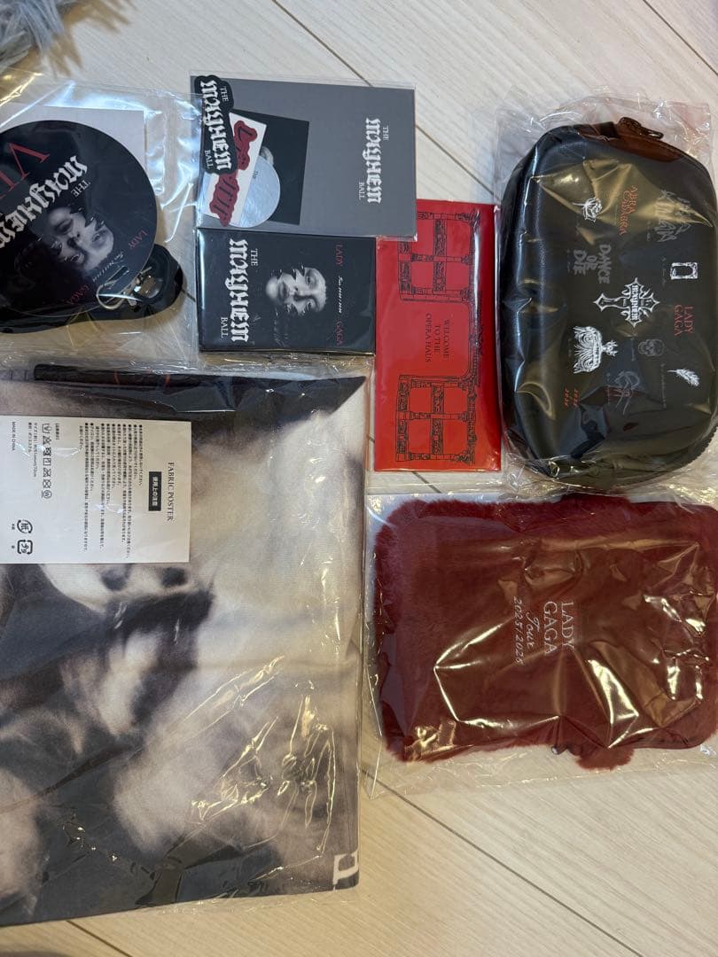 レディガガ　VIPゴールド　グッズ