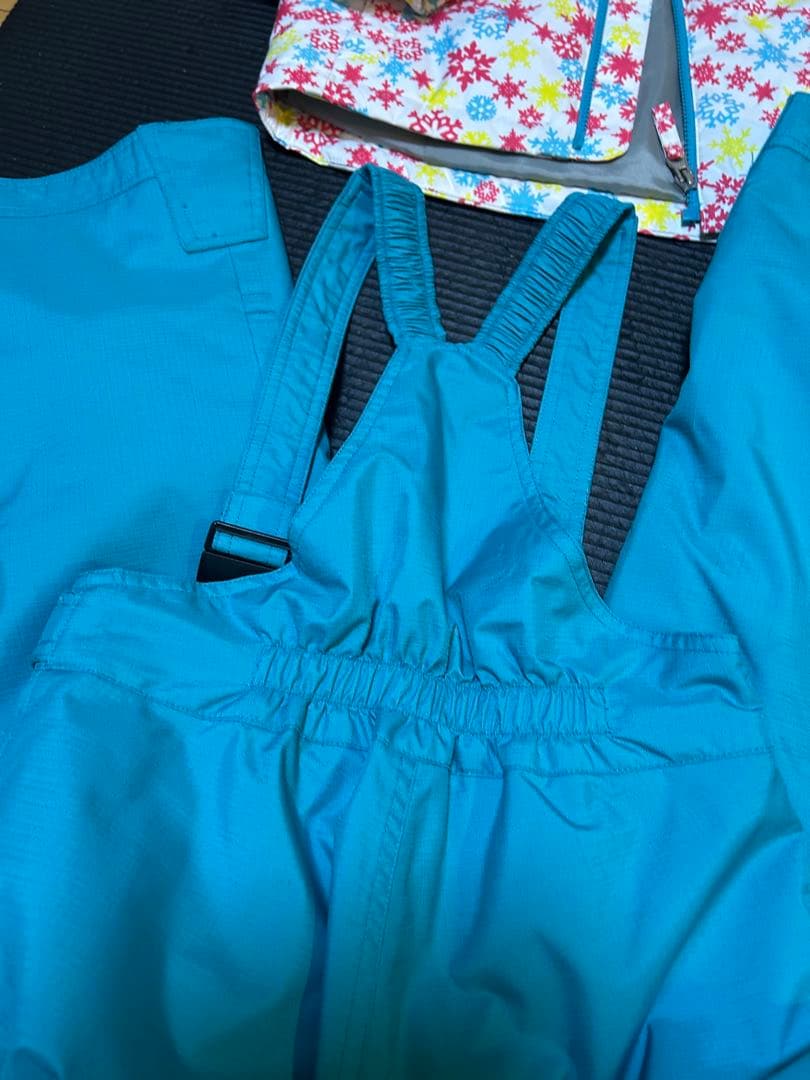 descente子ども用カラフル花柄スキーウェア