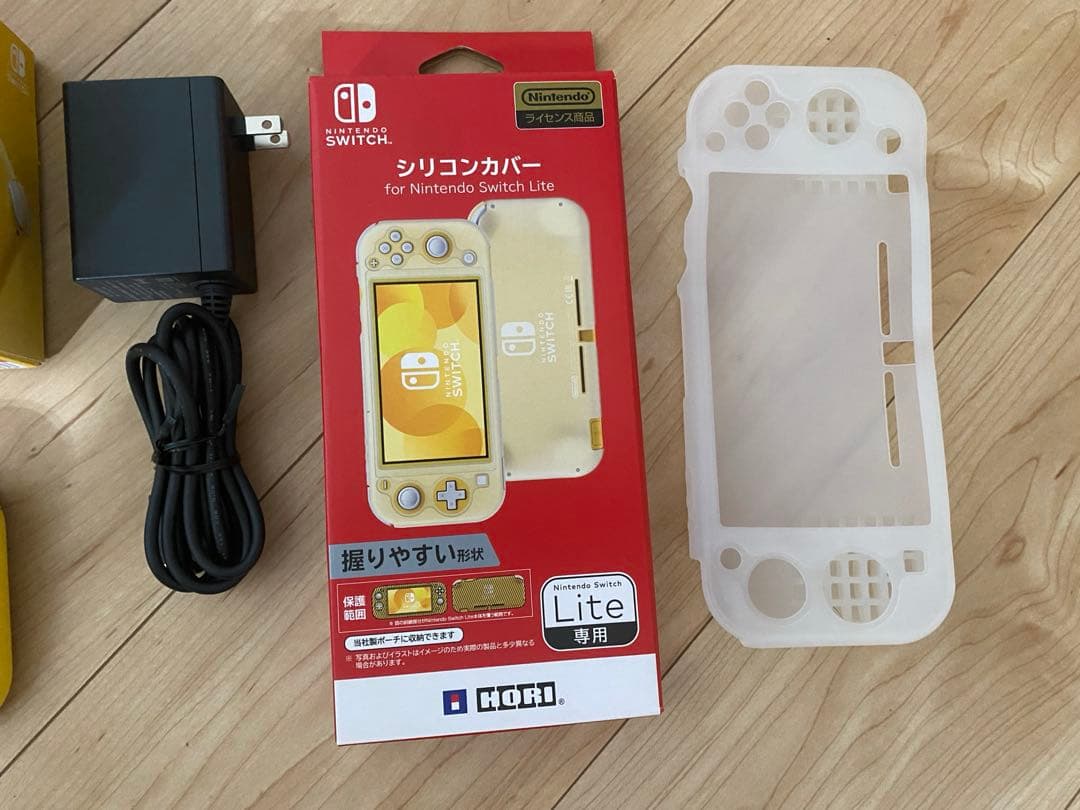 Nintendo Switch Lite 本体 フィルム付　シリコンケース付き