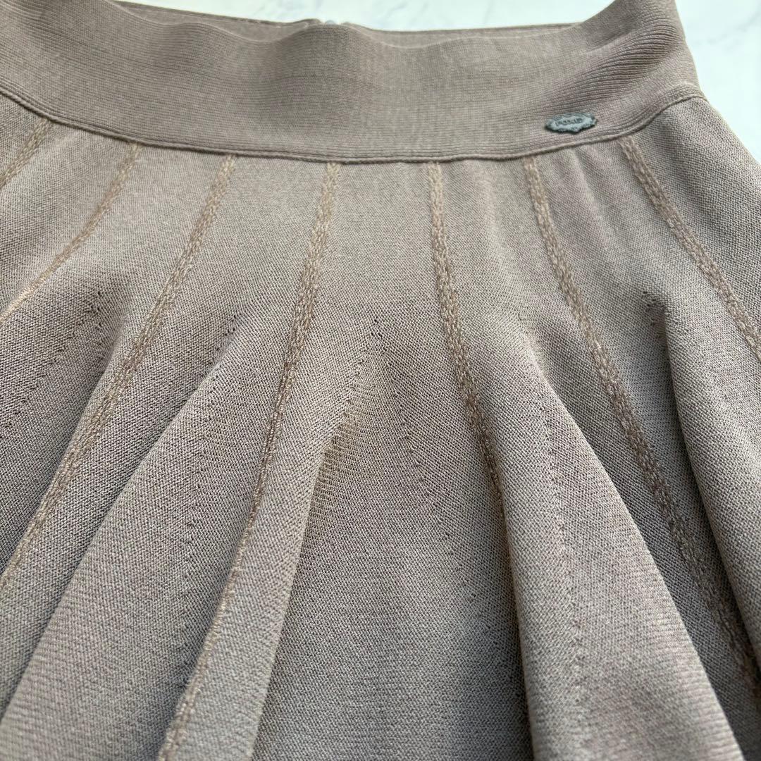 新品 FOXEY ニット地 フレアスカート 38 ロゴプレート付