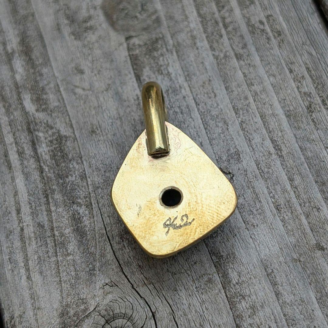 ハンドメイドの糸魚川黒翡翠トップ　インディアンジュエリー風