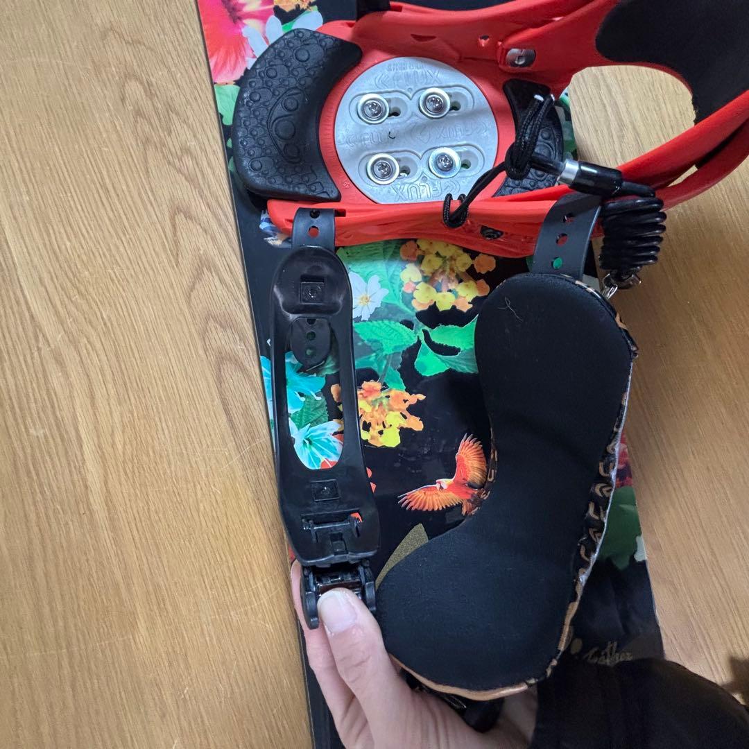 CAPITA ビンディング付　スノーボード レディース 板　142cm FLUX