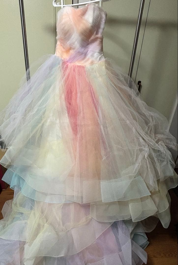 結婚式　ウェディングドレス　カラードレス グラデーション レインボー　虹色