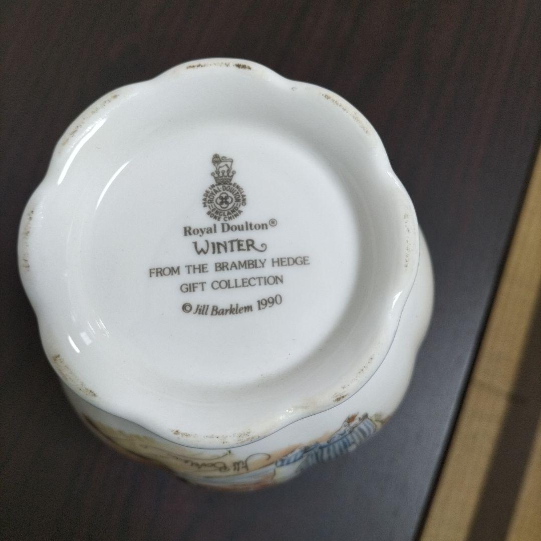 【廃盤品】ロイヤルドルトン　ブランブリーヘッジ　フラワーベース　Winter冬
