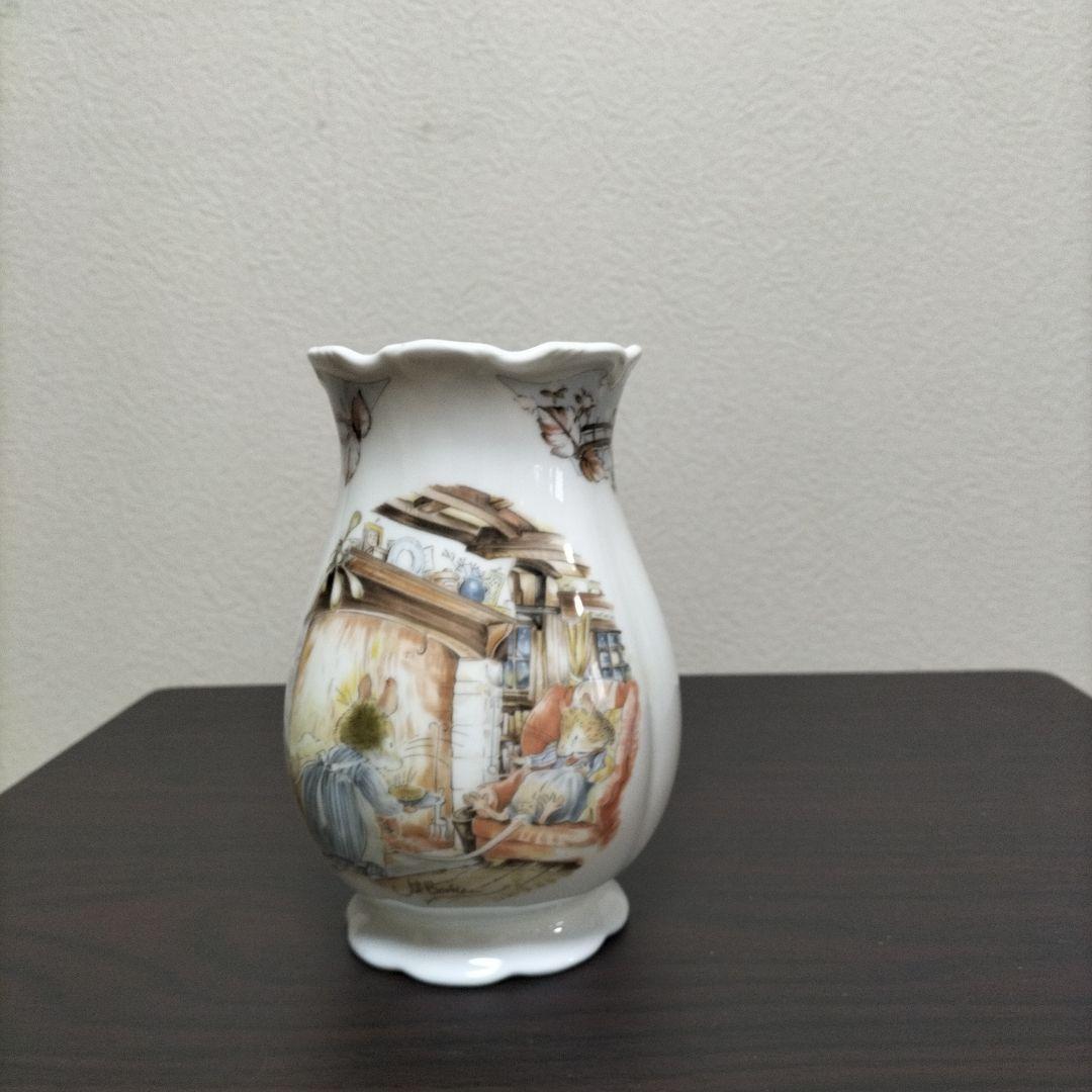 【廃盤品】ロイヤルドルトン　ブランブリーヘッジ　フラワーベース　Winter冬