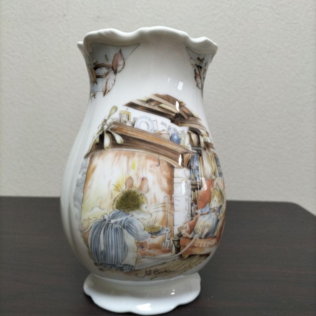 【廃盤品】ロイヤルドルトン　ブランブリーヘッジ　フラワーベース　Winter冬