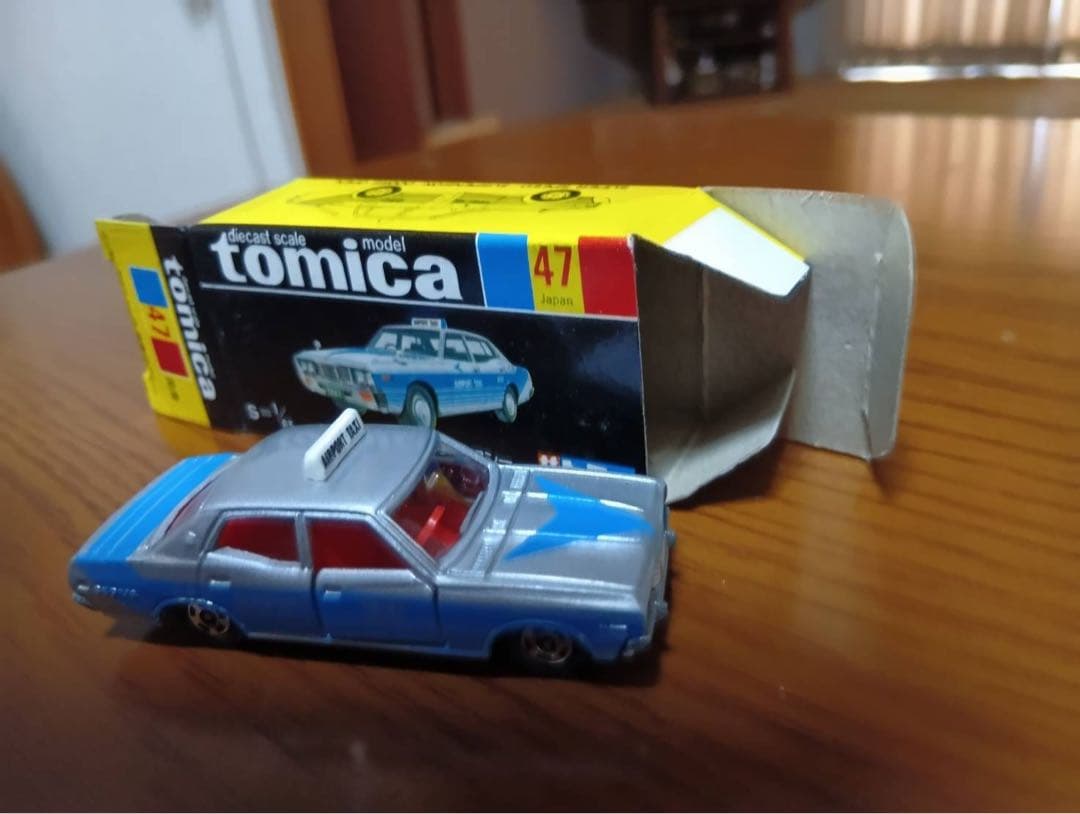 トミカ　黒箱　セドリック　エアポート　タクシー　NO.47 1/65