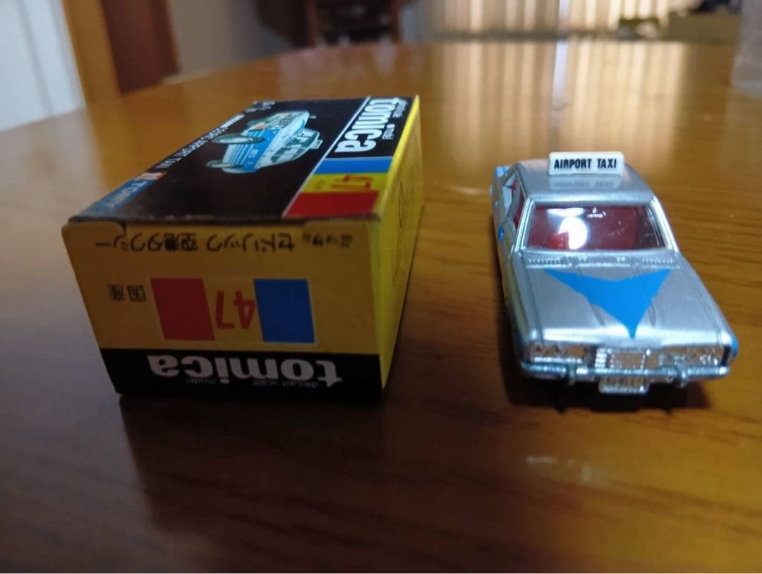 トミカ　黒箱　セドリック　エアポート　タクシー　NO.47 1/65