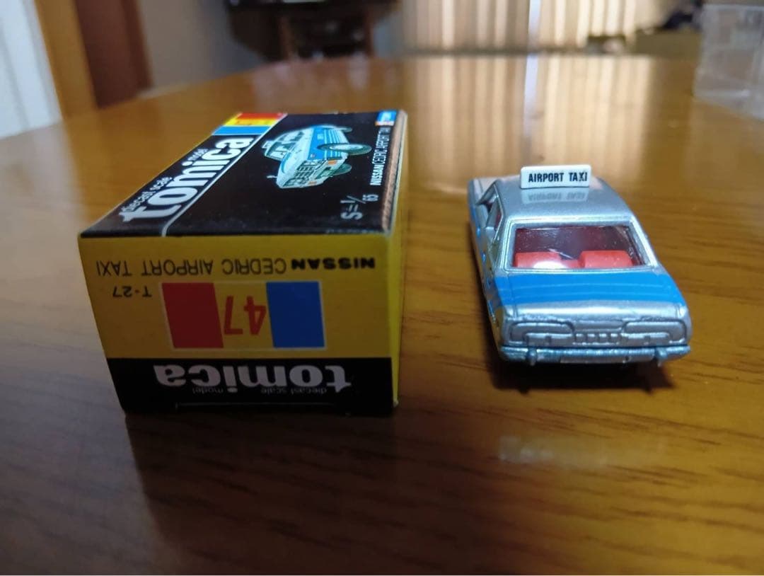 トミカ　黒箱　セドリック　エアポート　タクシー　NO.47 1/65
