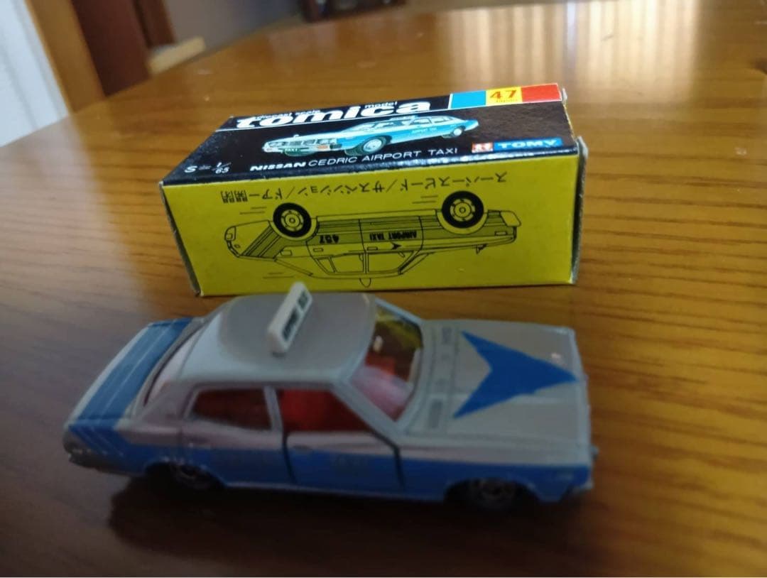 トミカ　黒箱　セドリック　エアポート　タクシー　NO.47 1/65