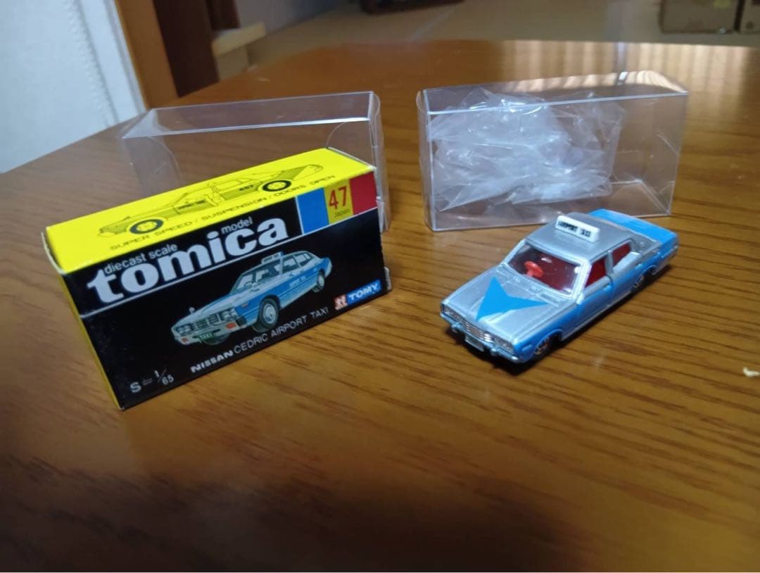 トミカ　黒箱　セドリック　エアポート　タクシー　NO.47 1/65