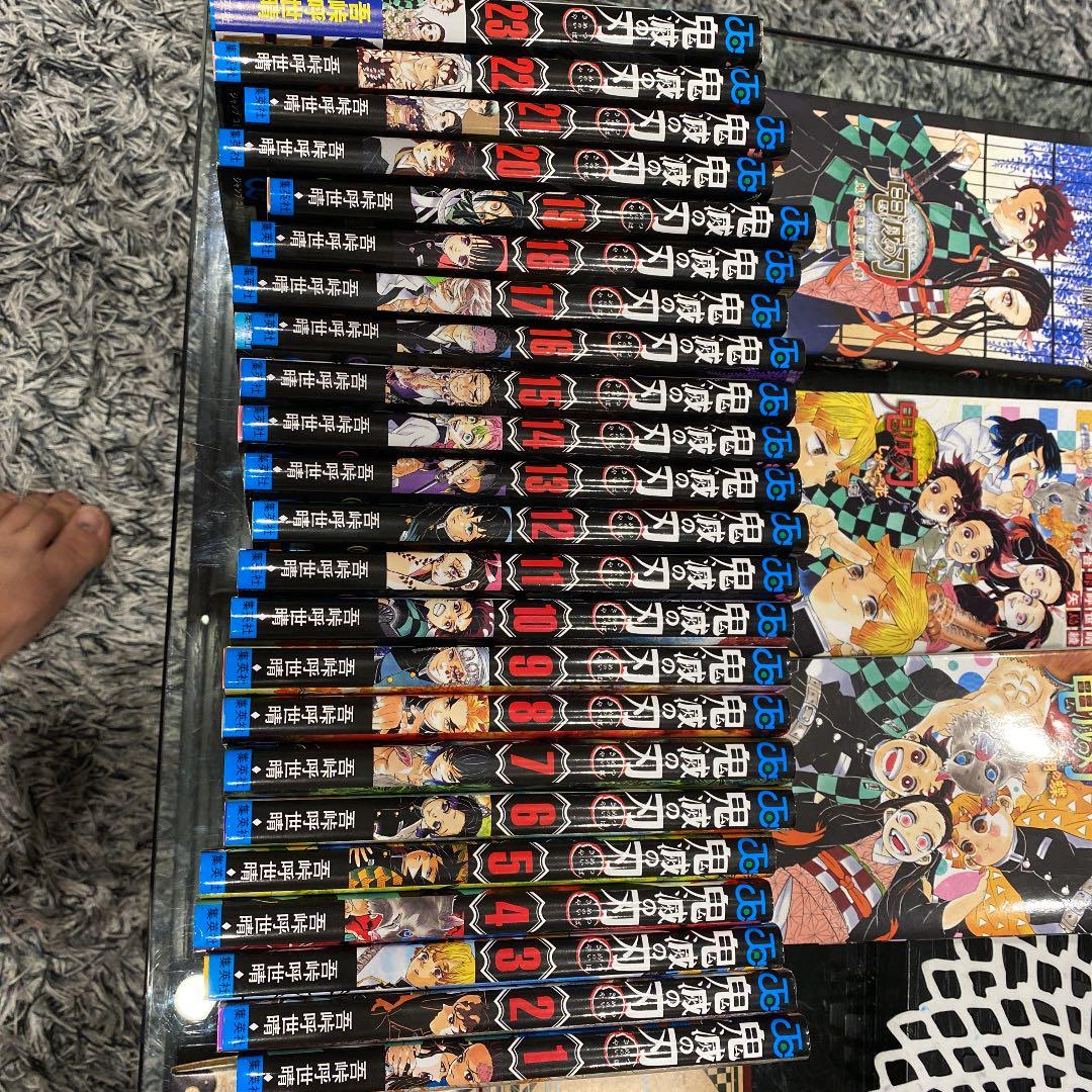 鬼滅の刃1〜23巻+小説2巻+公式ファンブック＋ポストカード＋キャラシール