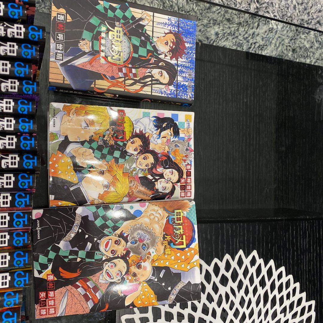鬼滅の刃1〜23巻+小説2巻+公式ファンブック＋ポストカード＋キャラシール