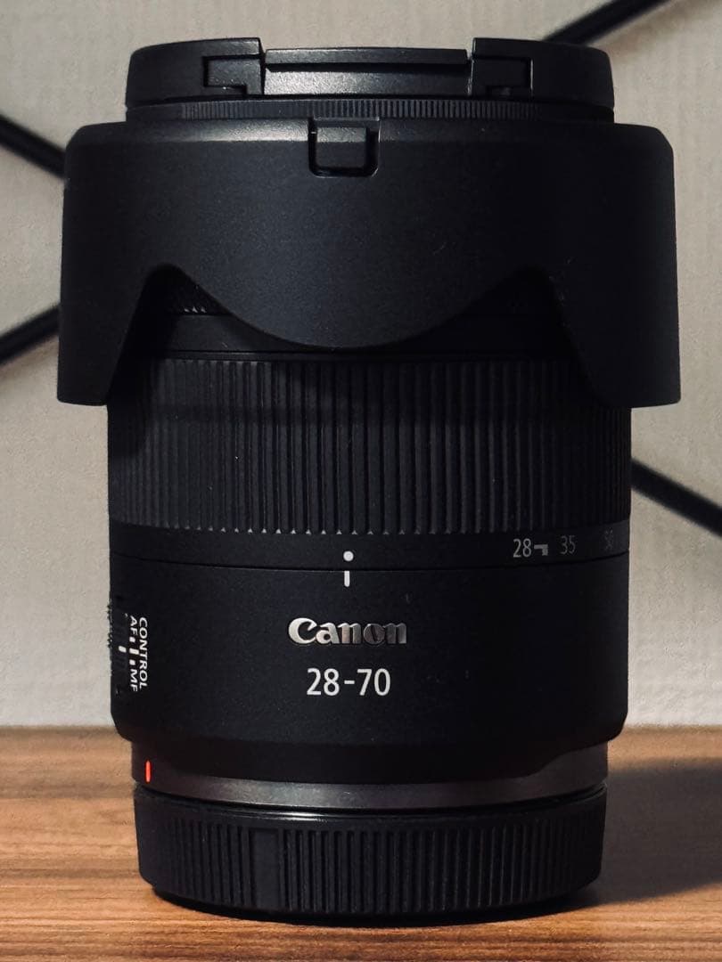 RF28-70 F2.8 IS STM（レンズフード、レンズフィルター付き）