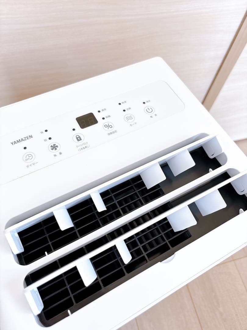 山善　除湿機　マットホワイト