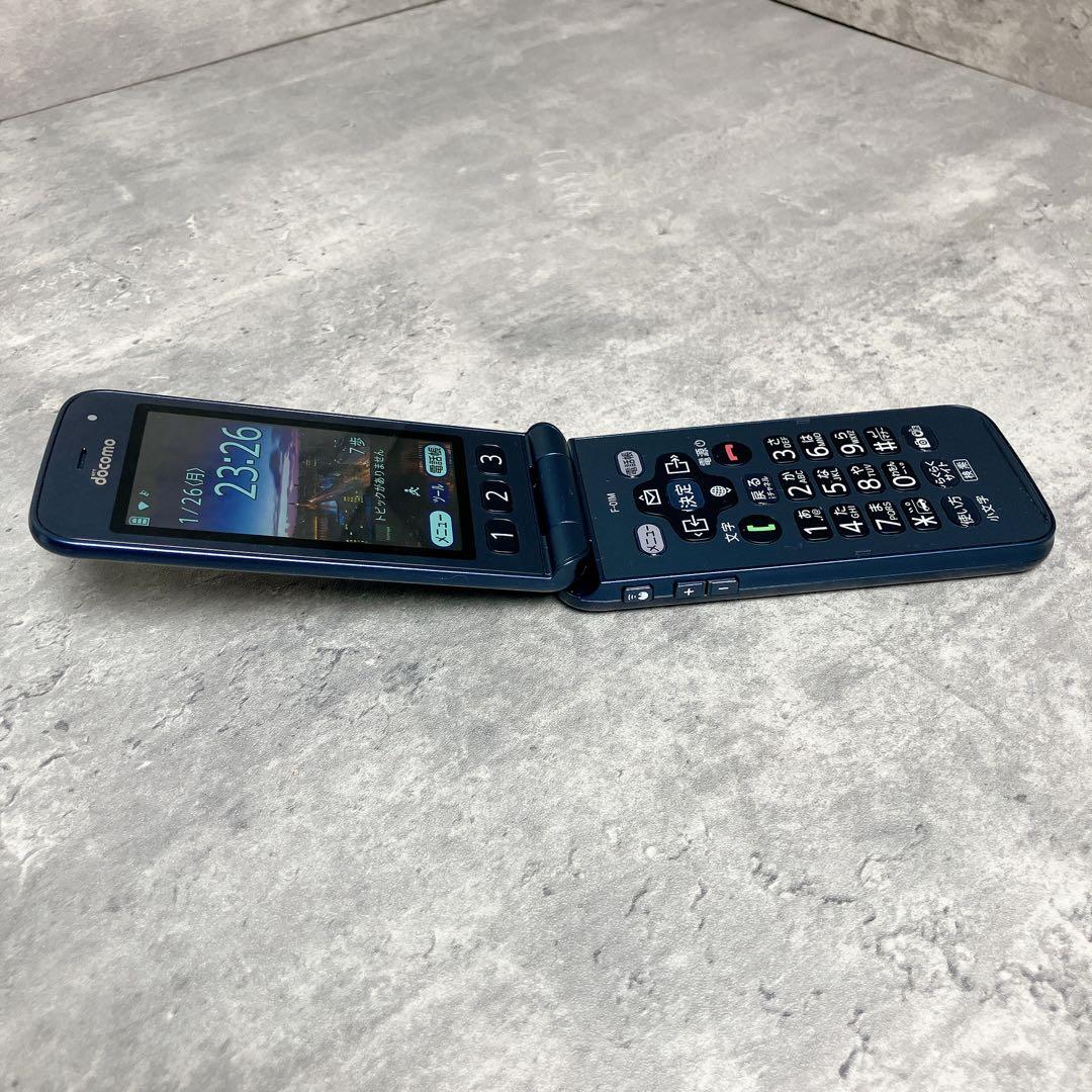 【未使用品】ドコモ らくらくホン F-01M 4G LTE対応端末 ガラケー