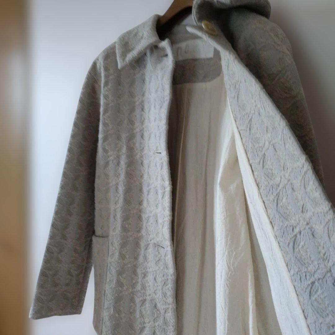 nooyボタン付きライトグレーコート