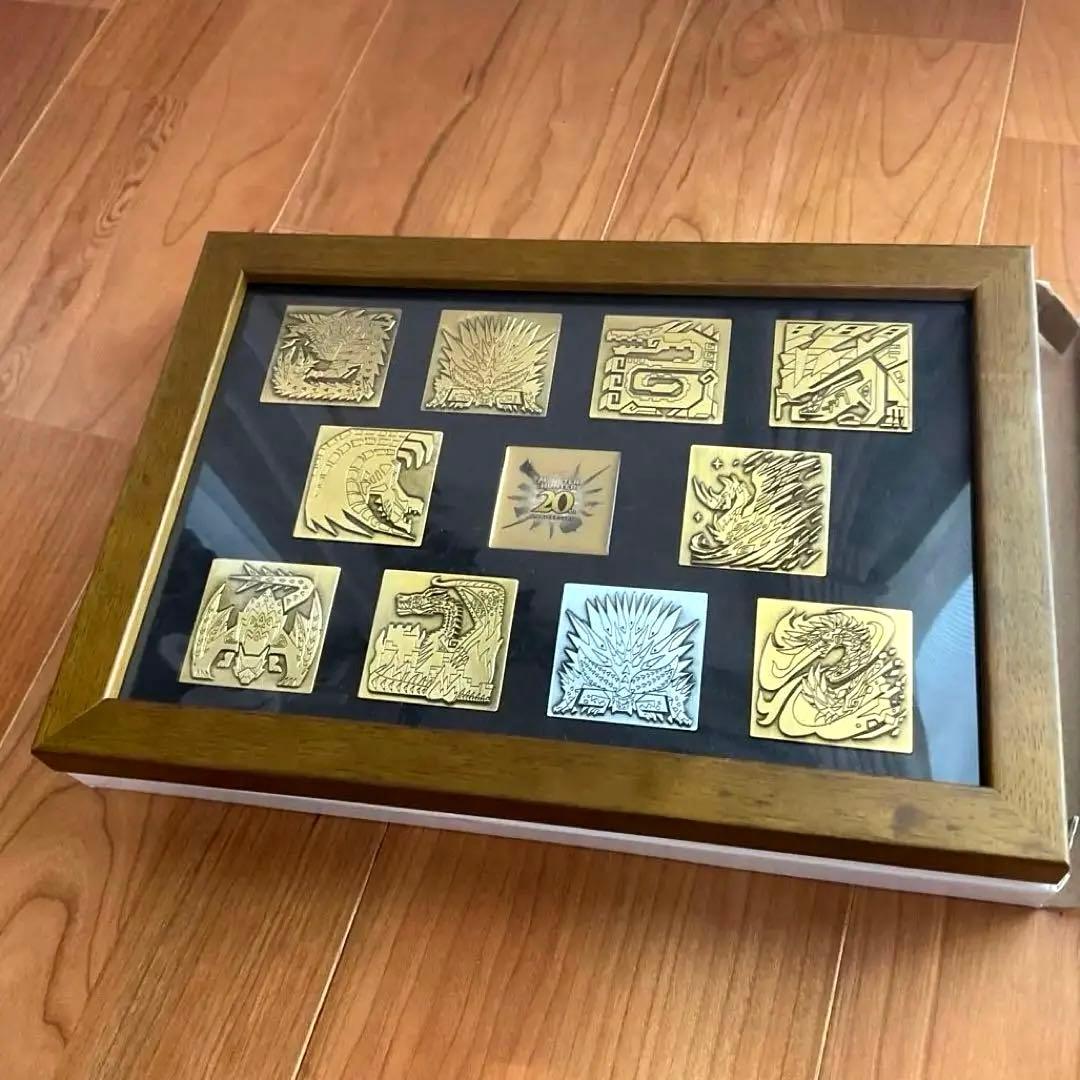 モンスターハンター20周年 大狩猟展 額装ピンズセット