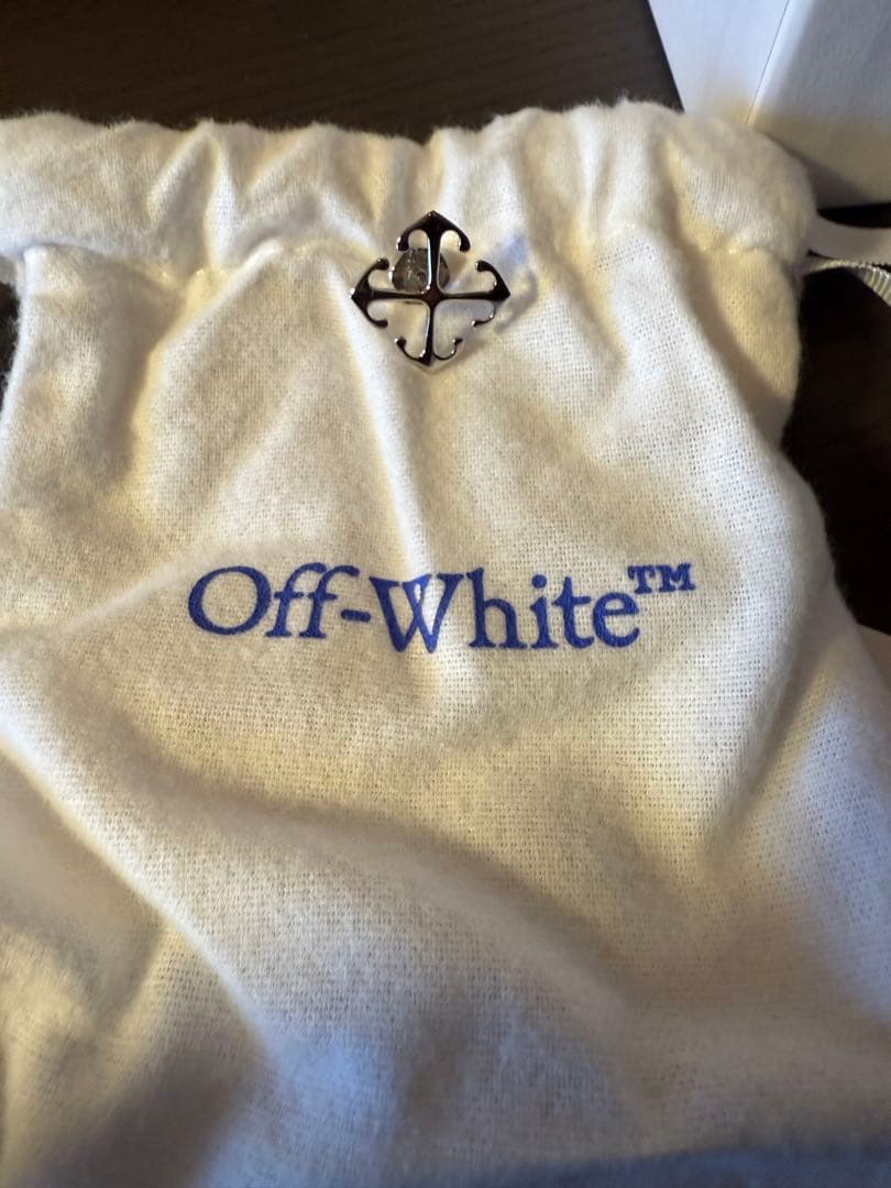 オフホワイト off-white Arrow Mono ピアス