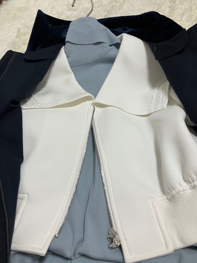 ホワイトマリーン可愛くおしゃれな パーカー風冬にホワイト