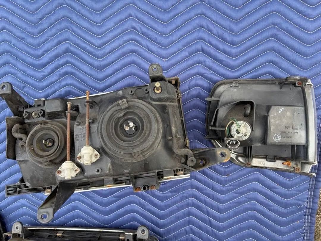 りょ ランクル80 純正ヘッドライトコーナーランプ　レンズフルセット