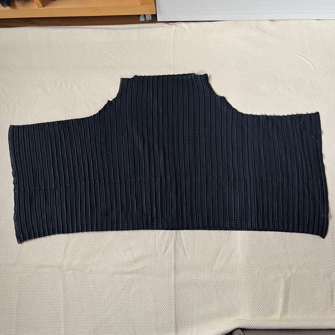 新品　PLEATSPLEASE イッセイミヤケ ワンピース　アラレ　黒　3