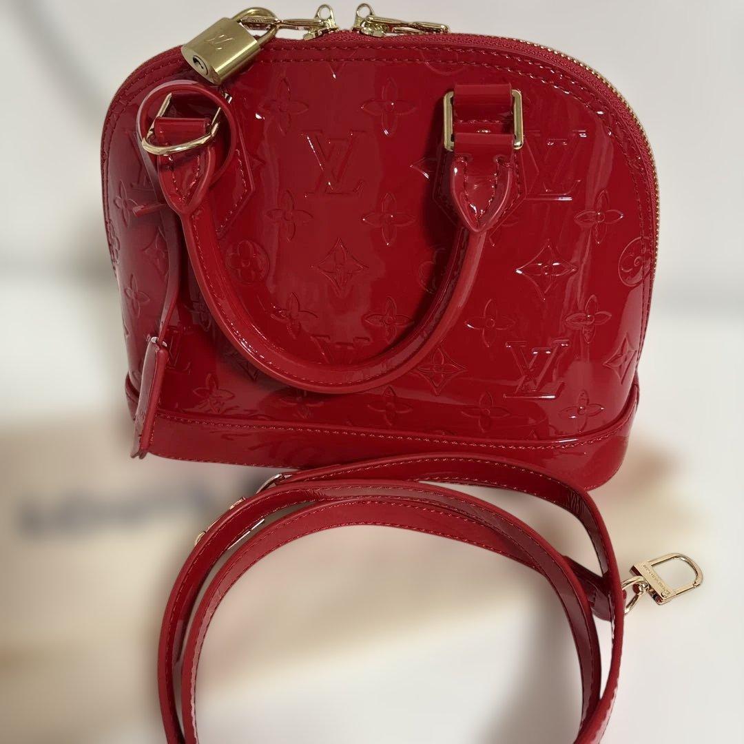 N*⃛様 エナメル赤2ウェイバッグ