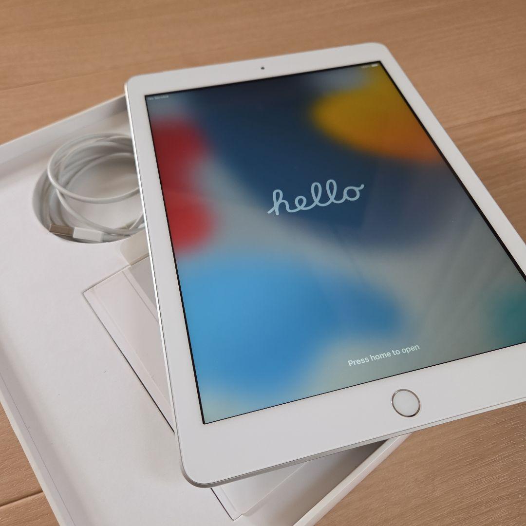 iPad　第6世代　32GB　 本体 充電ケーブル・アダプタ付属