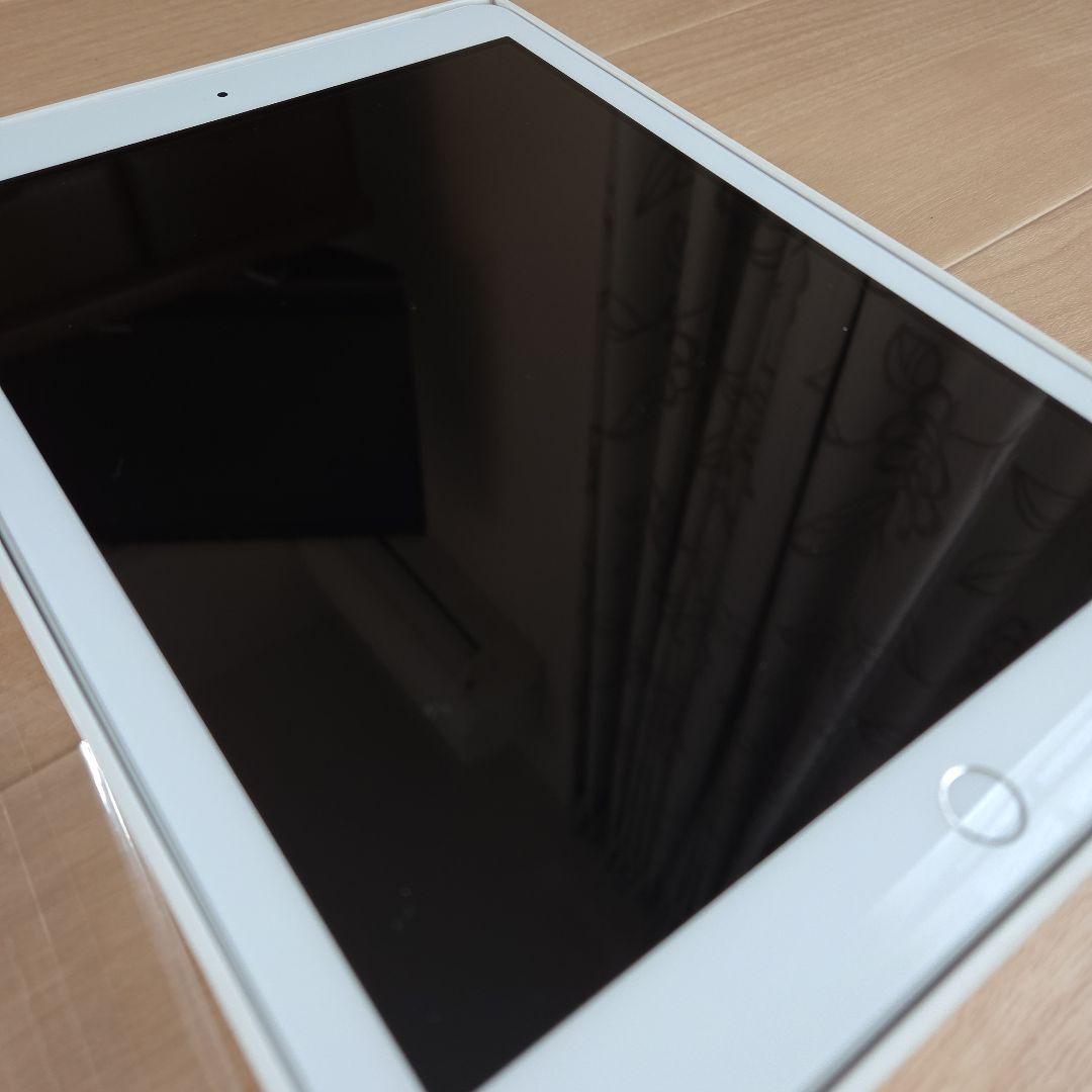 iPad　第6世代　32GB　 本体 充電ケーブル・アダプタ付属