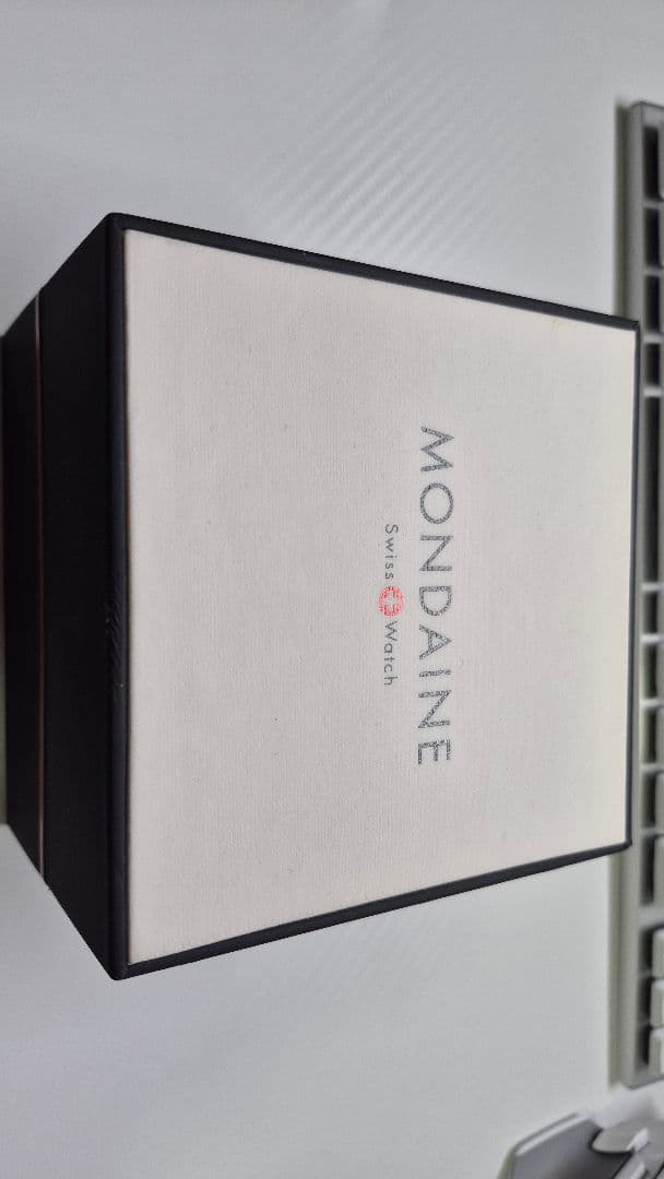 ◆美品◎MONDAINE モンディーン 腕時計 レザーバンド　赤